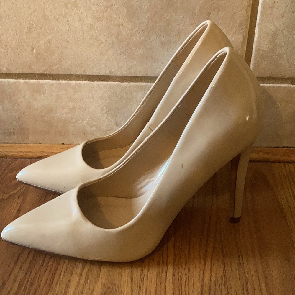 Call it Spring Pumps - Picture 2 of 3